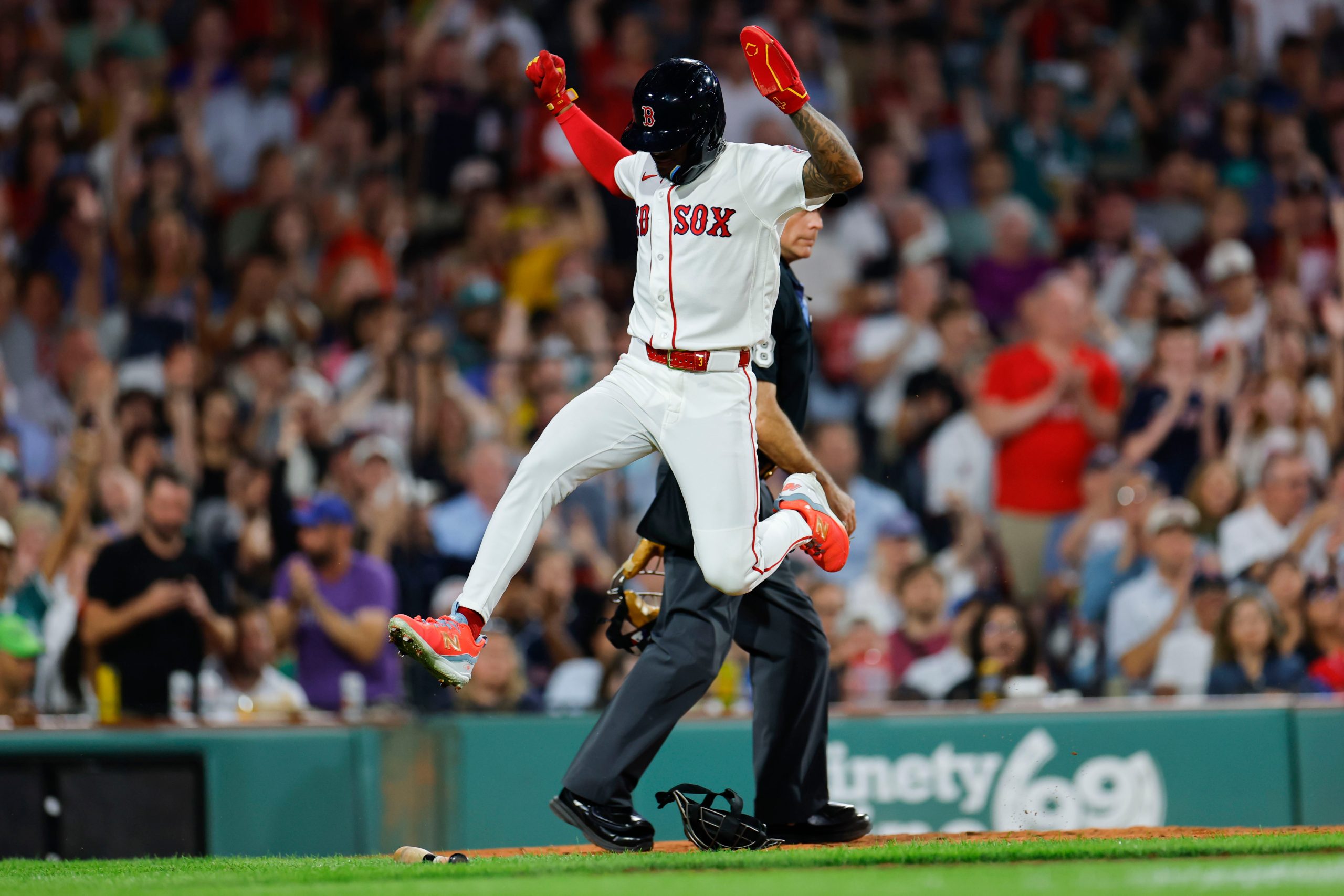 Red Sox overwhelm Diamondbacks 11-1 as all 9 starters drive in a