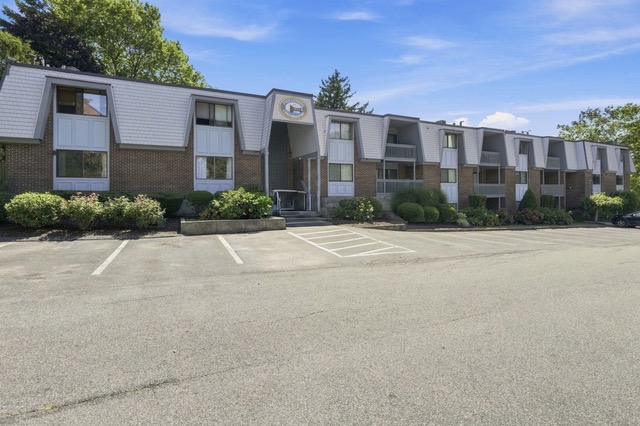 Home of the Week: A move-in-ready, first-floor, 2-bedroom condo in Newport under $500K
