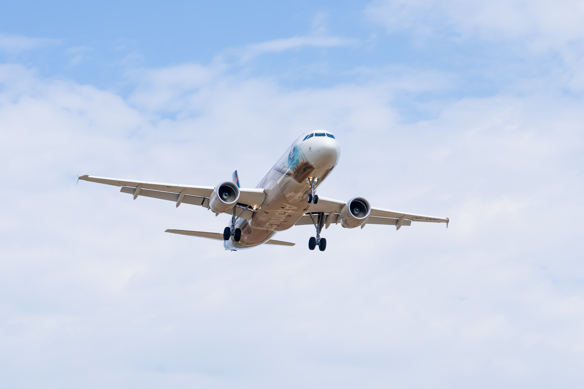 Newport man pleads guilty to simple assault involving 16-year-old on Tampa-to-Providence flight